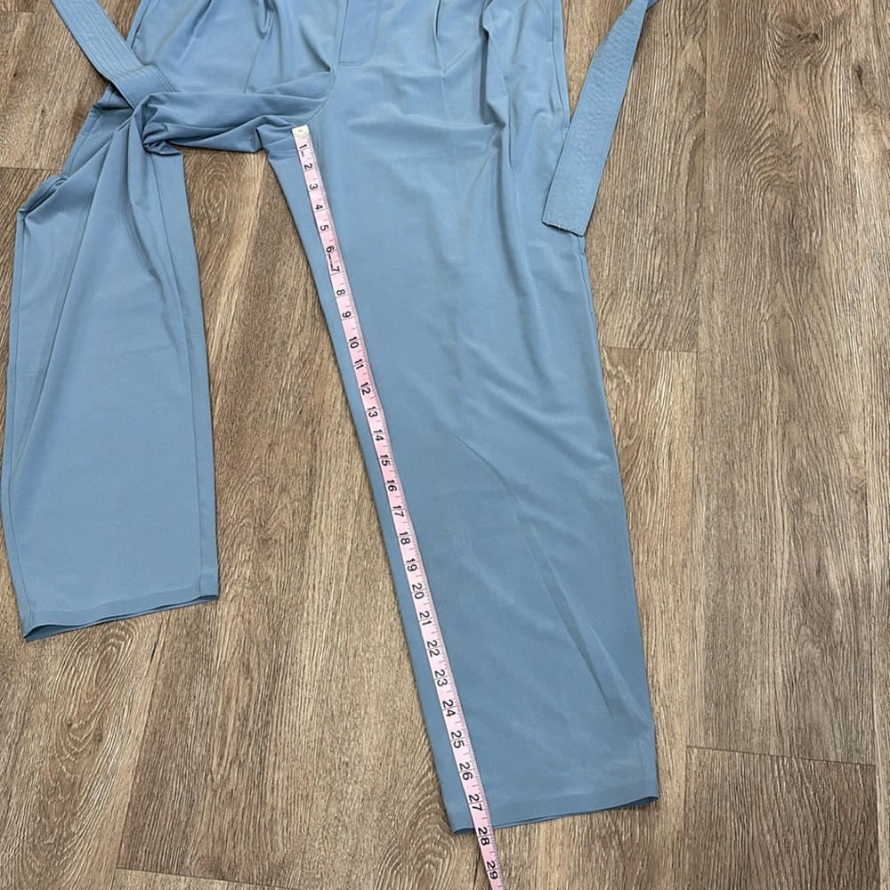 Athleta Skyline Feather Weight Belted Pant. Size 8. - Picture 8 of 10